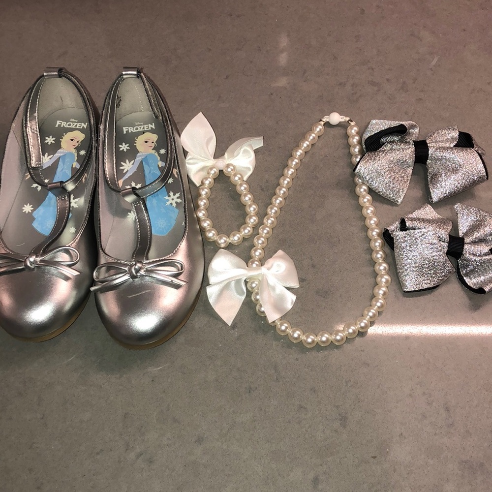 Super cute FROZEN special occasion bundle